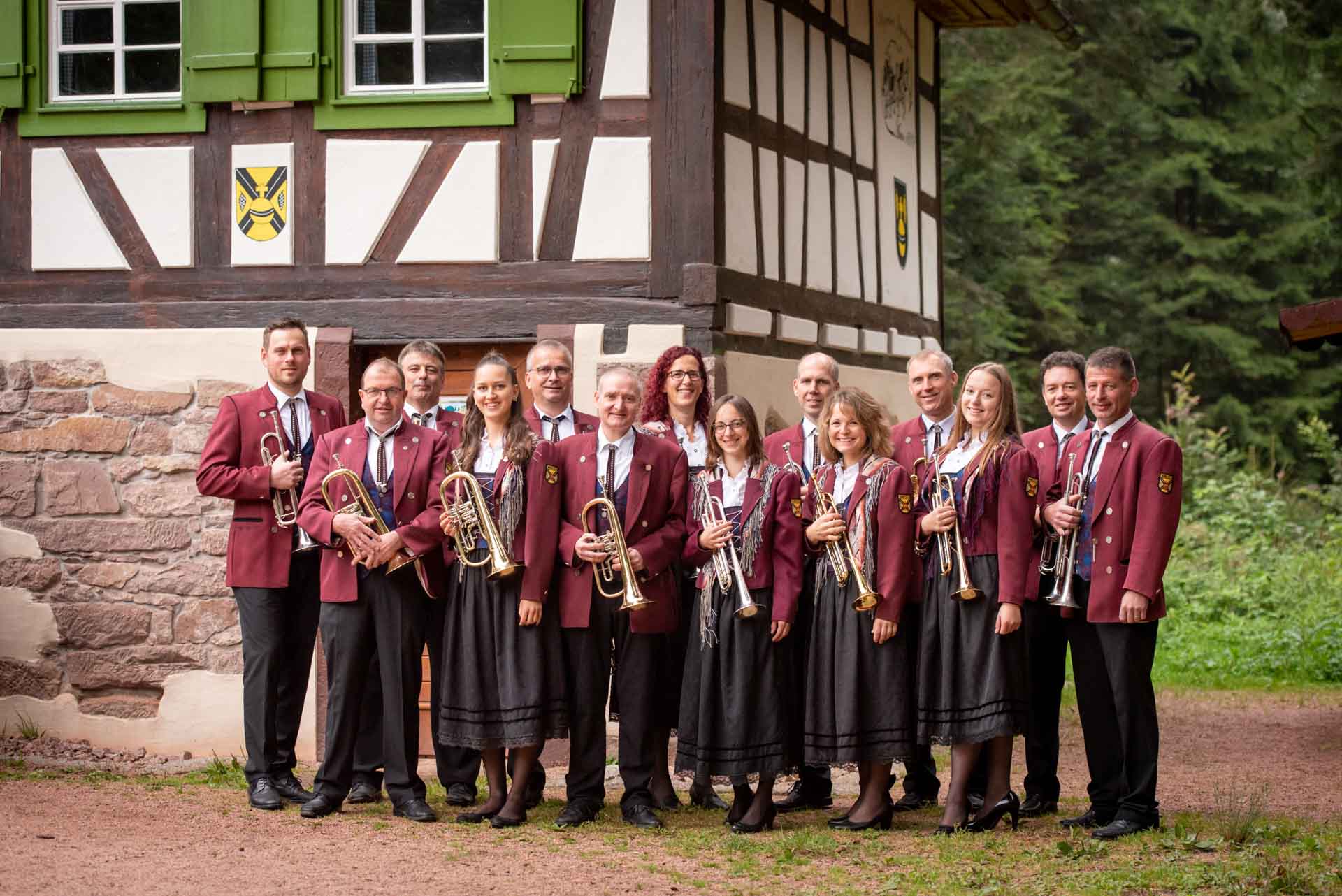 Flügelhörner am Tisch